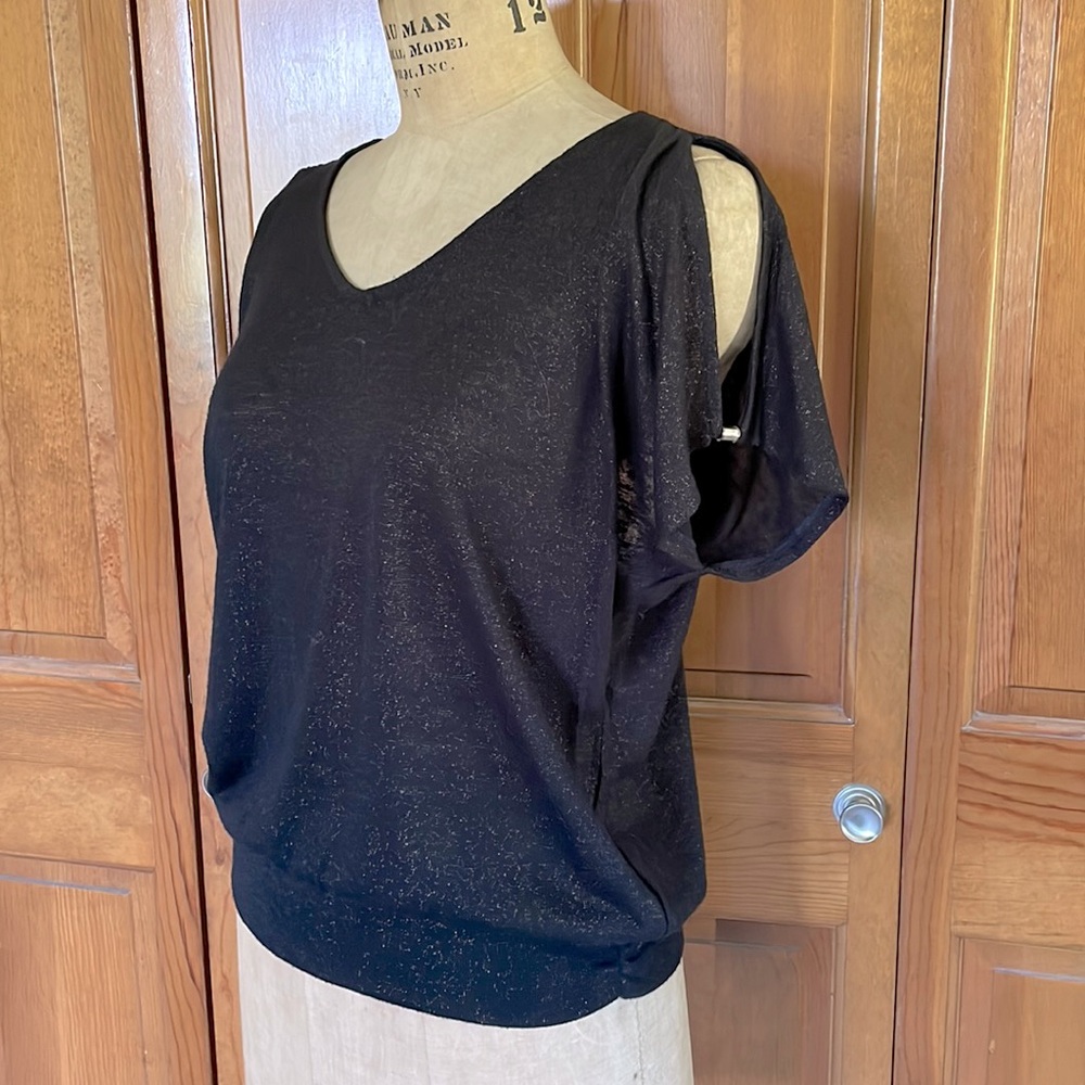 💙 Jennifer Lopez Black Open Shoulder  Top